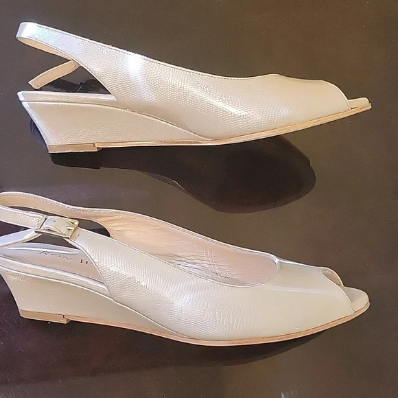 Shoes - Picture 2 of 8